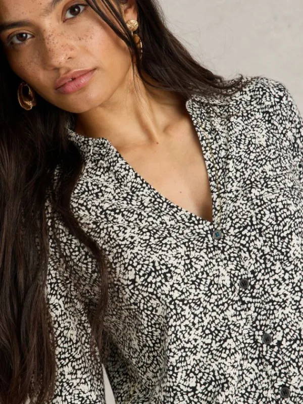 ANNIE LONGLINE SHIRT in BLACK PRINT<White Stuff New