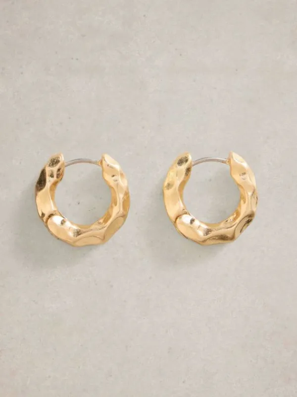 Berrie Huggie Earring in GOLD TONE METALLIC<White Stuff Best