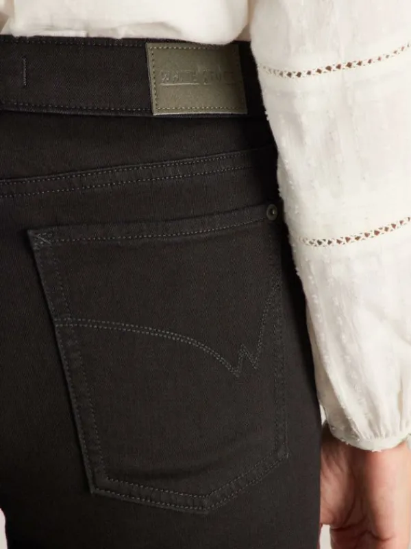 Harriet Bootcut Jean in BLACK DENIM<White Stuff Outlet