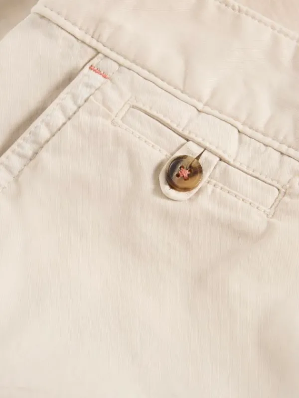 Hayley Organic Chino Short in NATURAL WHITE<White Stuff Online