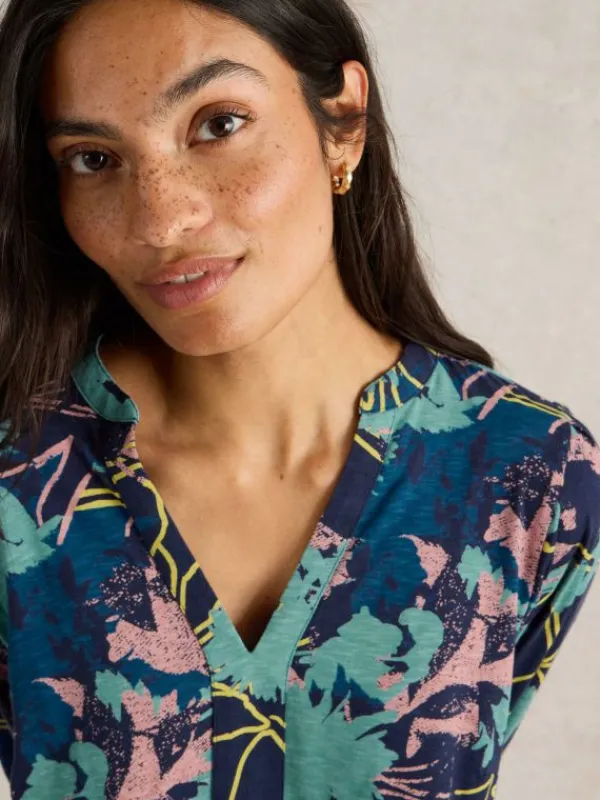 MARTA V NECK TUNIC in NAVY PRINT<White Stuff Hot