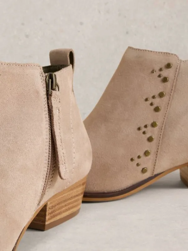 Willow Stud Ankle Boot in LIGHT GREY<White Stuff Fashion